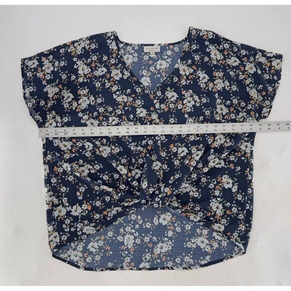 Studio B by Bobeau Women’s Relaxed Navy Blue Floral Knotted‎ Front Blouse M Boho - Picture 10 of 10